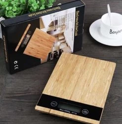 Merkloos Keukenweegschaal - Digitale Precisie - Bamboe Hout - Tare Functie - Keukenweegschaal - Digitaal- Duurzaam Bamboe - Tot 5KG - Keukenweegschaal Bamboe - Digitale Precisie Weegschaal - TipTouch Toetsen - Tot 5000 Gram - Bruin -Bol Waterkoker Winkel 1179x1200