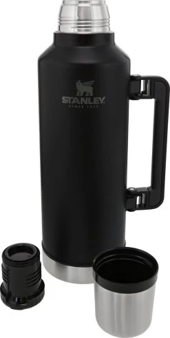 Stanley The Legendary Classic Bottle 2.3L Matte Black Pebble 4 Stanley The Legendary Classic Bottle 2.3L Matte Black Pebble -Bol Waterkoker Winkel 605x1200