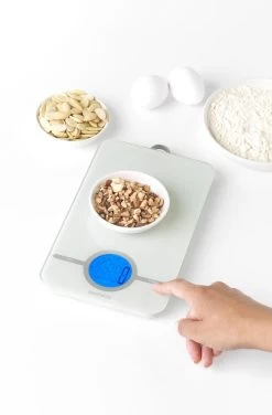 Brabantia Tasty+ Keukenweegschaal Digitaal - Op Batterijen - Light Grey -Bol Waterkoker Winkel 788x1200 2