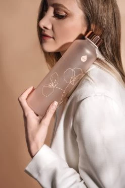 Equa - Waterfles - Glas - 750 ML - Roze -Bol Waterkoker Winkel 800x1200 33